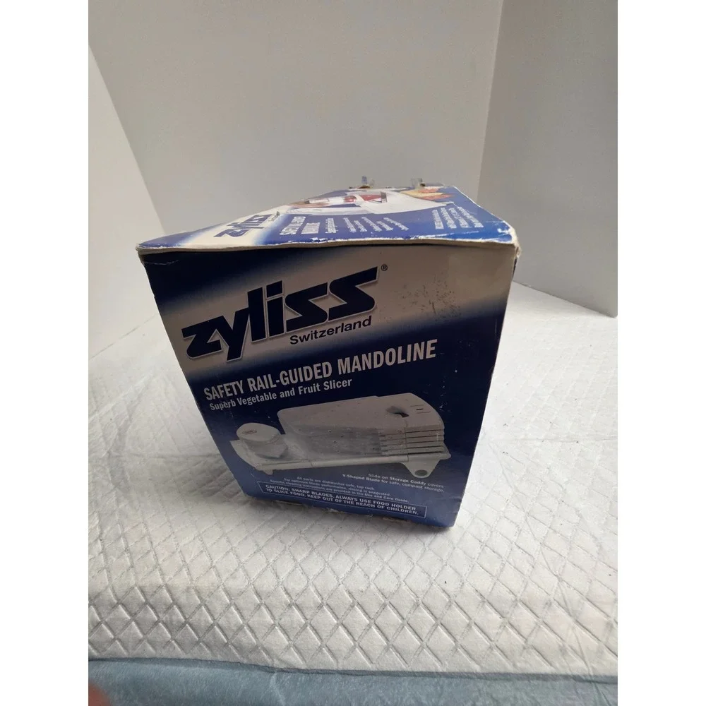 Zyliss‎ Safety Rail-Guided Mandoline Slicer V-Shaped Blade White Kitchen Tool